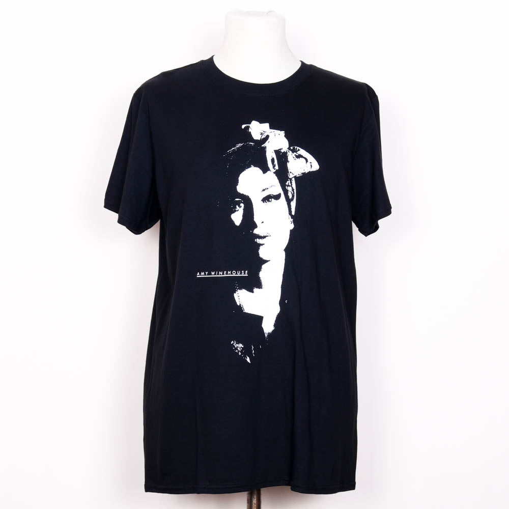 Amy Winehouse Portrait Scarf Men's T-Shirt - Officially Licensed Merch, 100% Cotton, Regular Fit - View #5